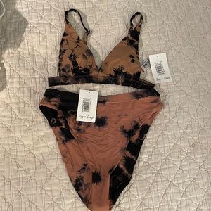 Dippin daisy tie dye bikini set